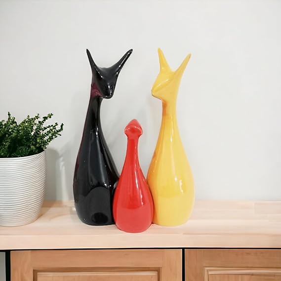 Black, yellow, red deer family showpieces