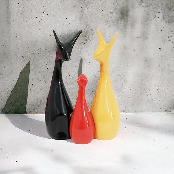 Black, yellow, red deer family showpieces