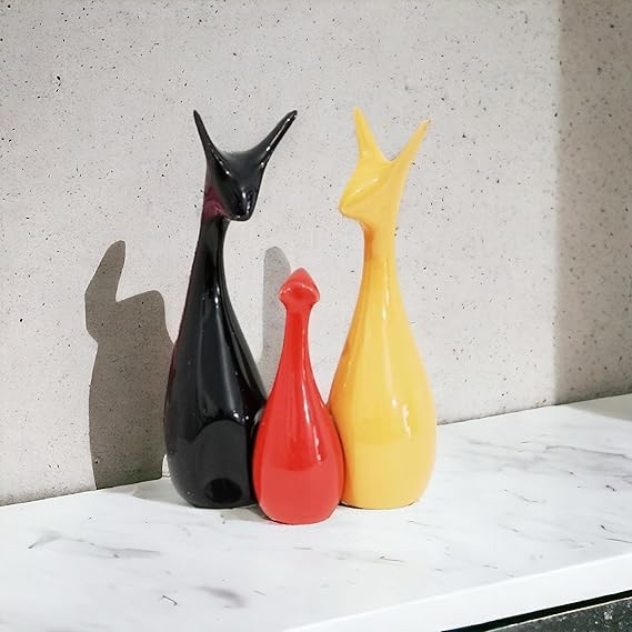 Black, yellow, red deer family showpieces